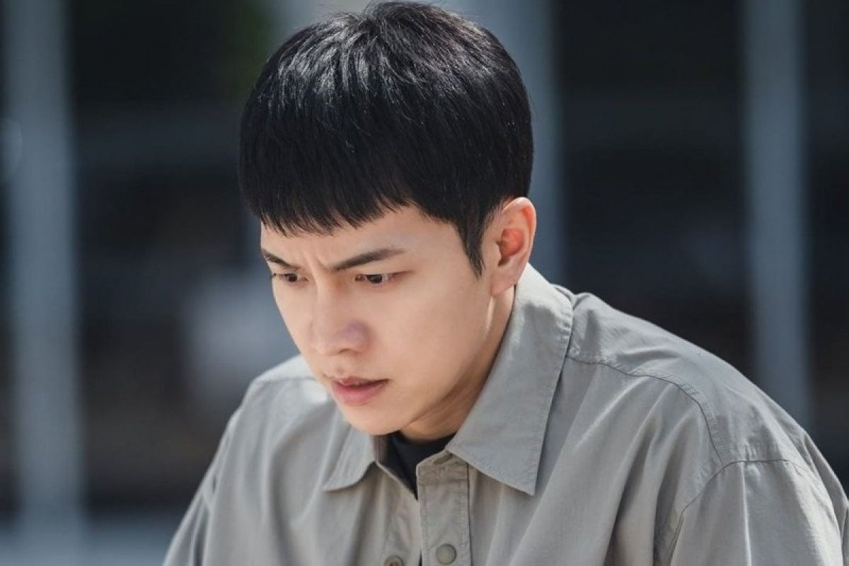 Tampilan Lee Seung Gi pada episode 'Mouse' malam ini