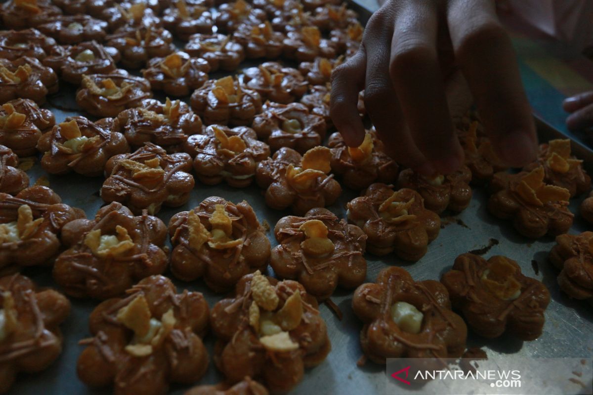 Penjualan kue kering di pasar tradisional Gorontalo masih sepi