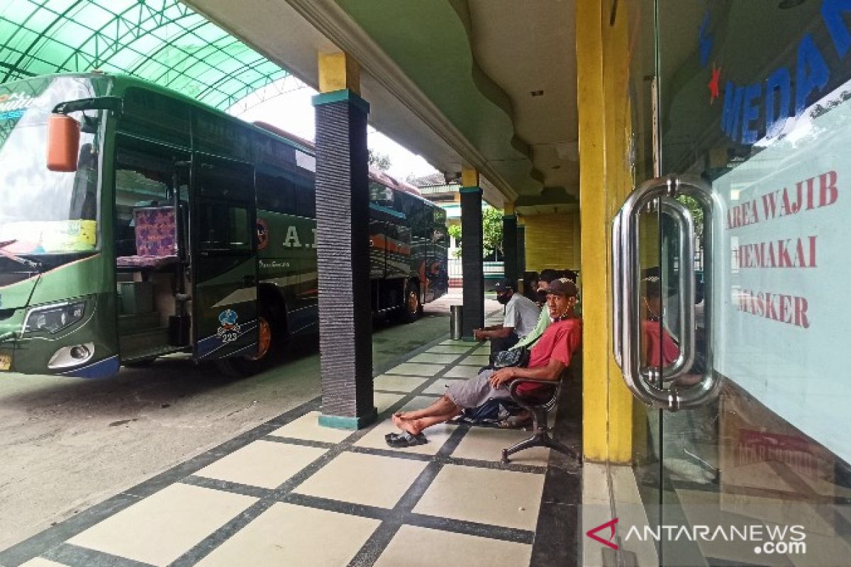 Terkait larangan mudik, Bus AKAP di Medan pilih berhenti beroperasi