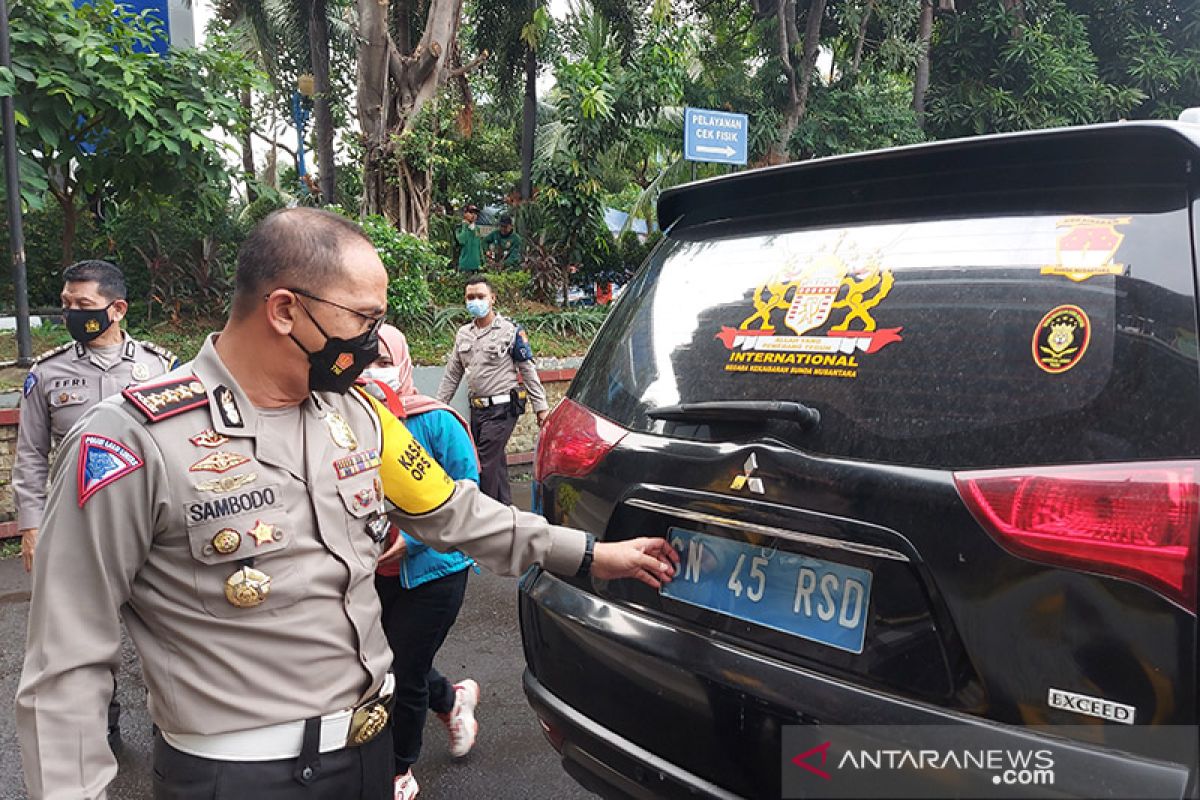 Polisi periksa kejiwaan pengemudi mobil berplat "Kekaisaran Sunda"