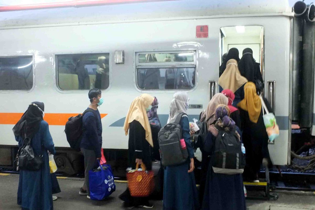 Masa larangan mudik, KAI Daop 9 Jember hanya operasikan lima kereta untuk keperluan mendesak