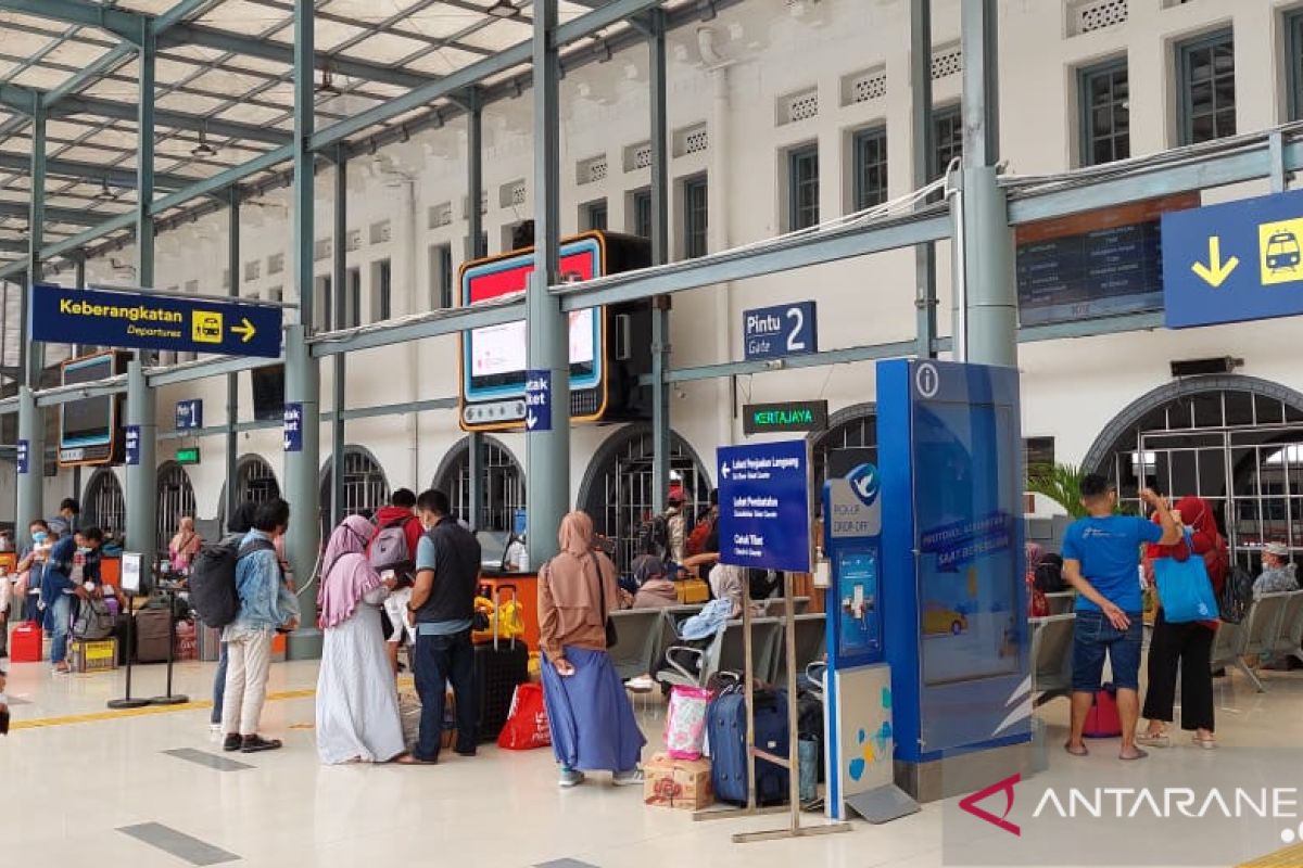 Stasiun Senen catatkan kenaikan penumpang jelang larangan mudik