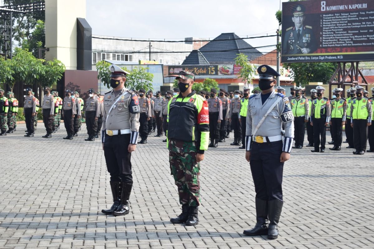 Polresta Sidoarjo siagakan 200 personel jaga titik penyekatan