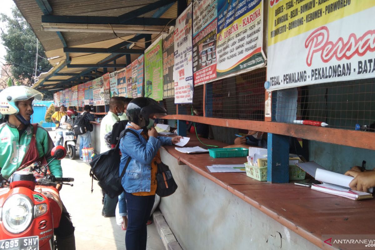 Penumpang di Terminal Lebak Bulus belum meningkat saat PPKM Level 1