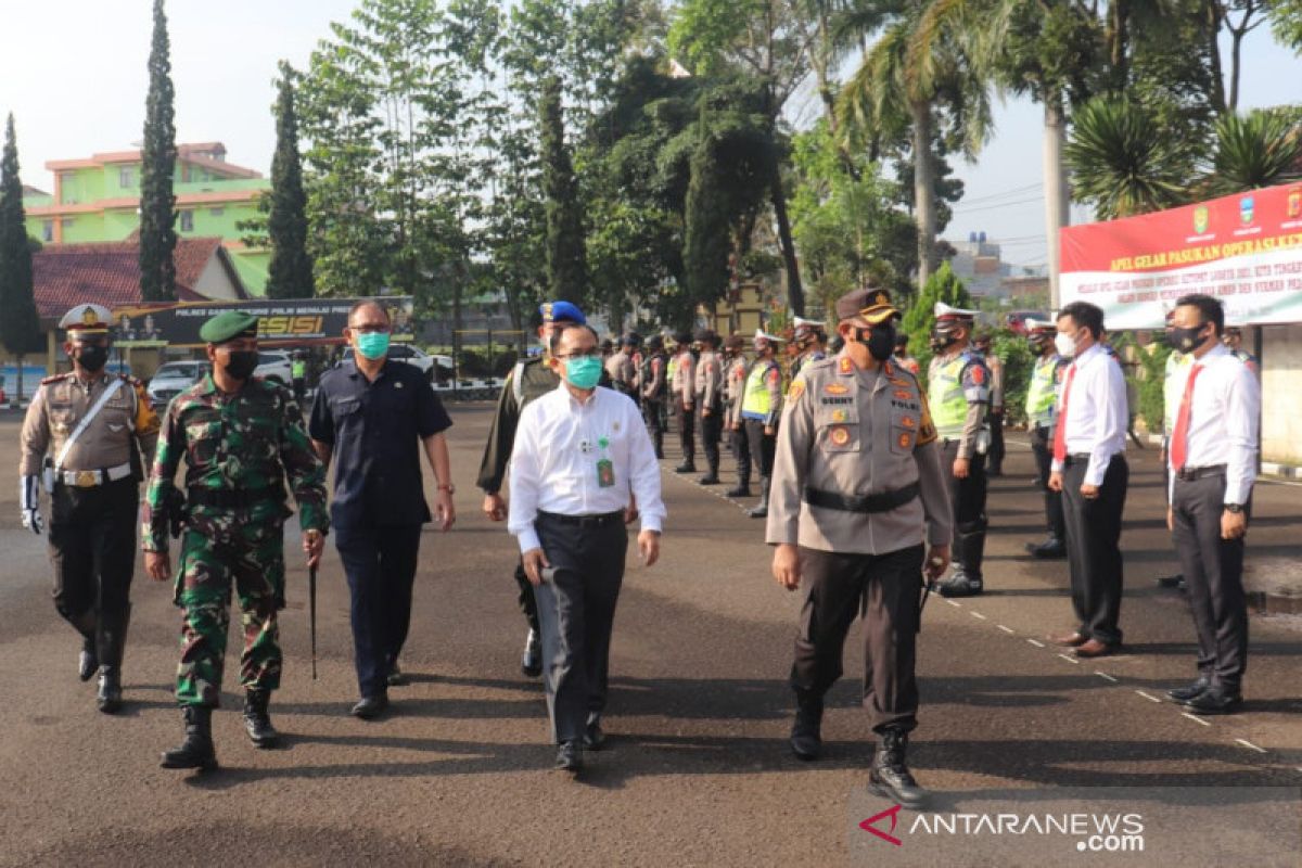 Polisi siagakan pos penyekatan di jalur alternatif perbatasan Garut