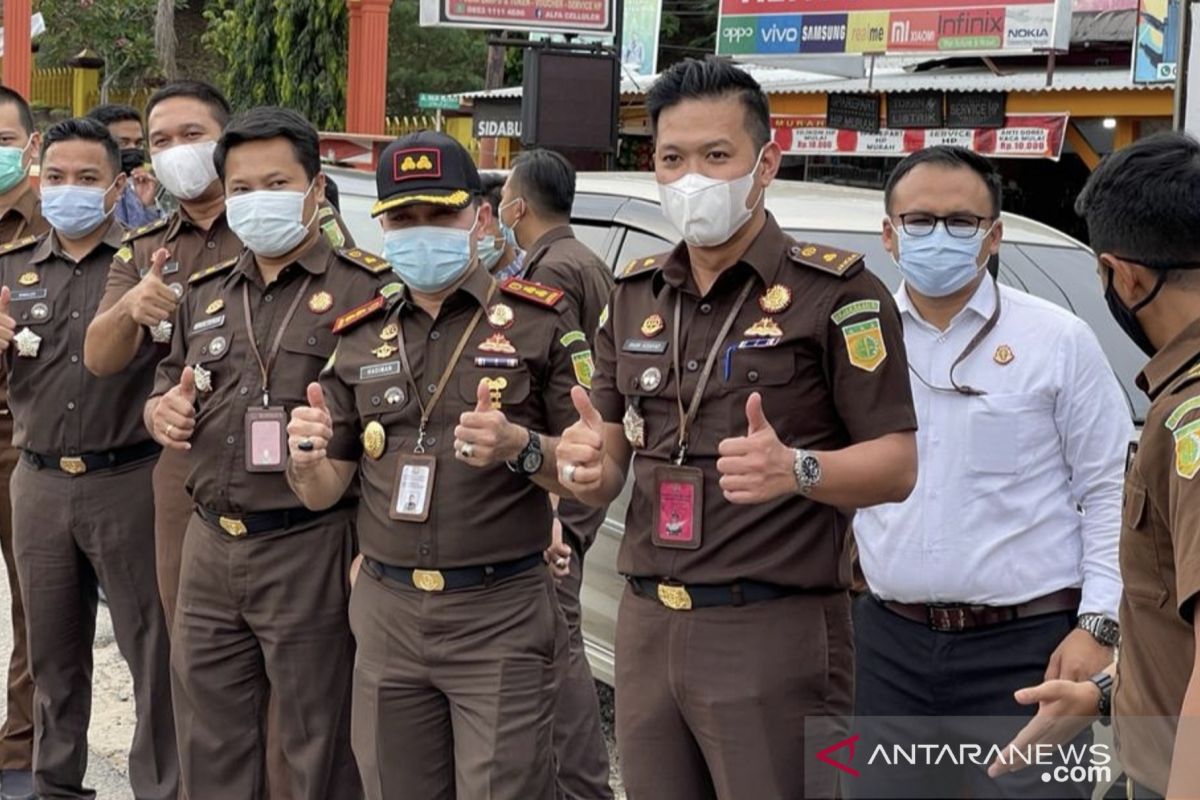 Penyidik Kejari Kuansing periksa mantan anggota DPRD Rosi Atali