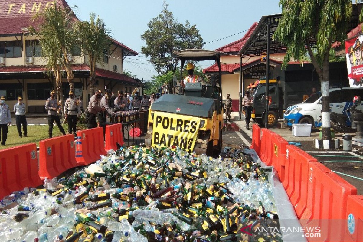 6.000 botol minuman keras dimusnahkan di Batang
