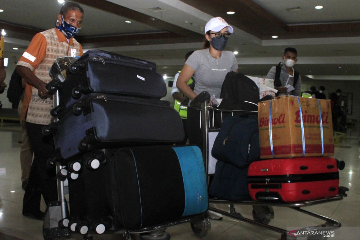 Pemudik di Bandara El Tari terus meningkat, puncaknya Rabu ini