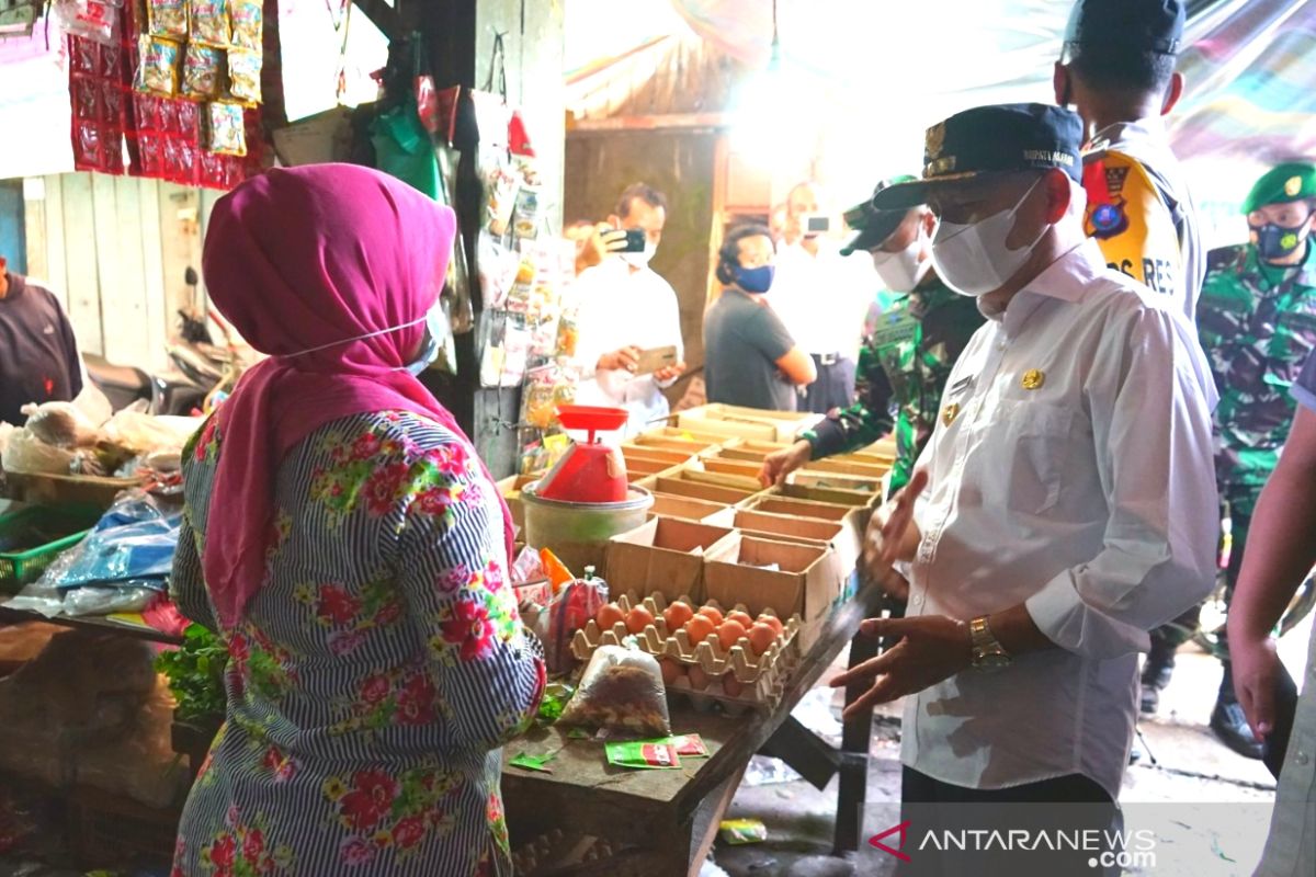 Pastikan ketersediaan barang dan harga jelang Lebaran, Bupati dan Forkopimda sidak pasar