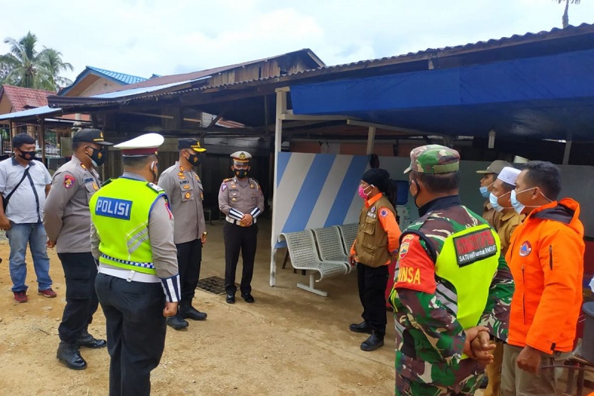Kapolres Tapteng cek kesiapan pos penyekatan di perbatasan Aceh-Sumut