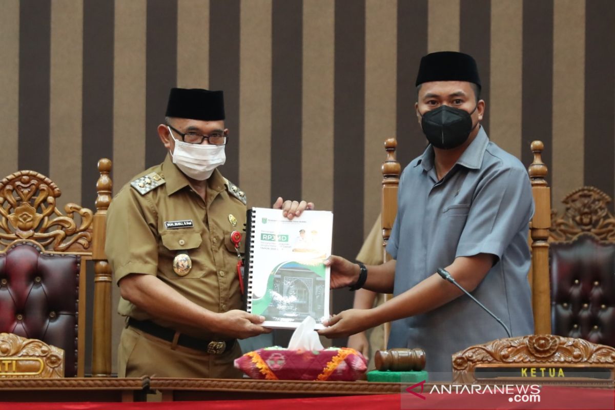 Wakil Bupati Tanah Bumbu sampaikan RPJMD 2021-2026 ke DPRD