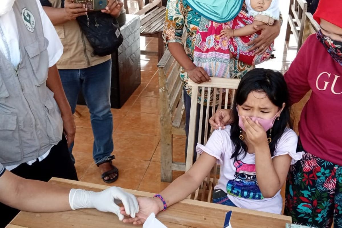 Warga satu kampung zona merah COVID-19 Tulungagung rapid test massal