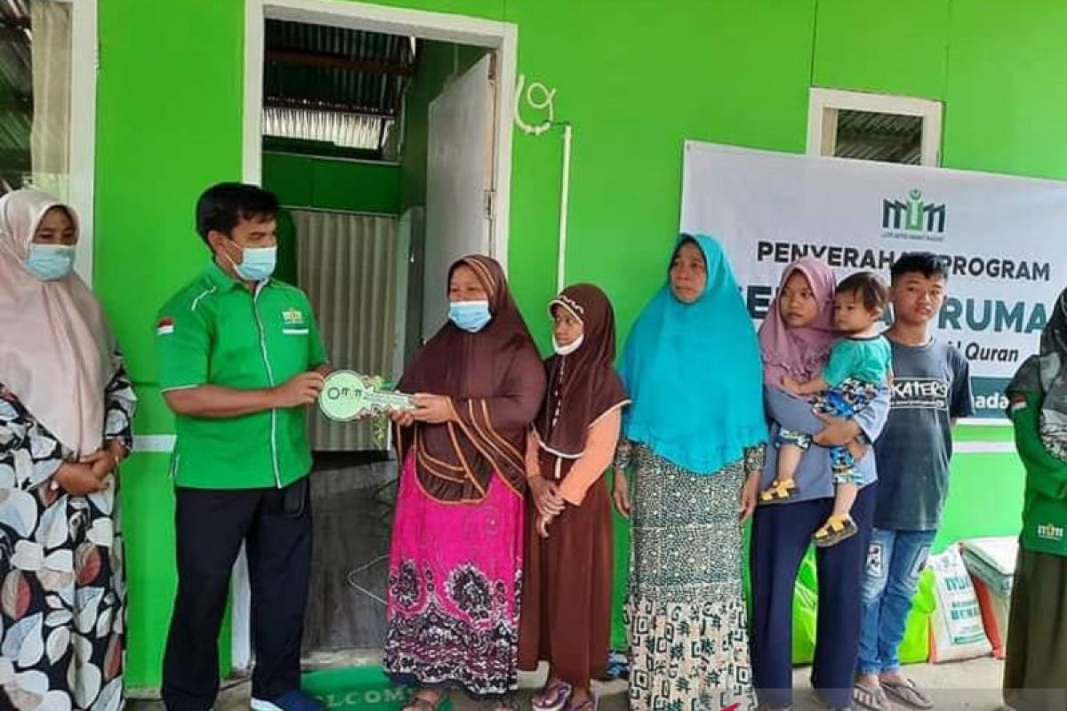 Keluarga yatim ini mendapat rumah baru dari program sedekah Lazis Mitra Ummat Madani