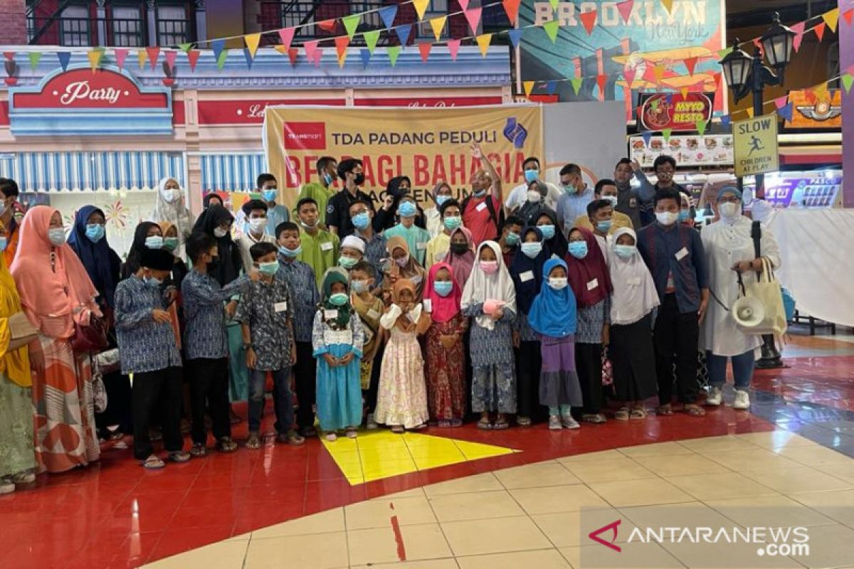 Aksi simpatik dan sosial "TDA Peduli" boyong 50 anak yatim belanja baju Lebaran di mall