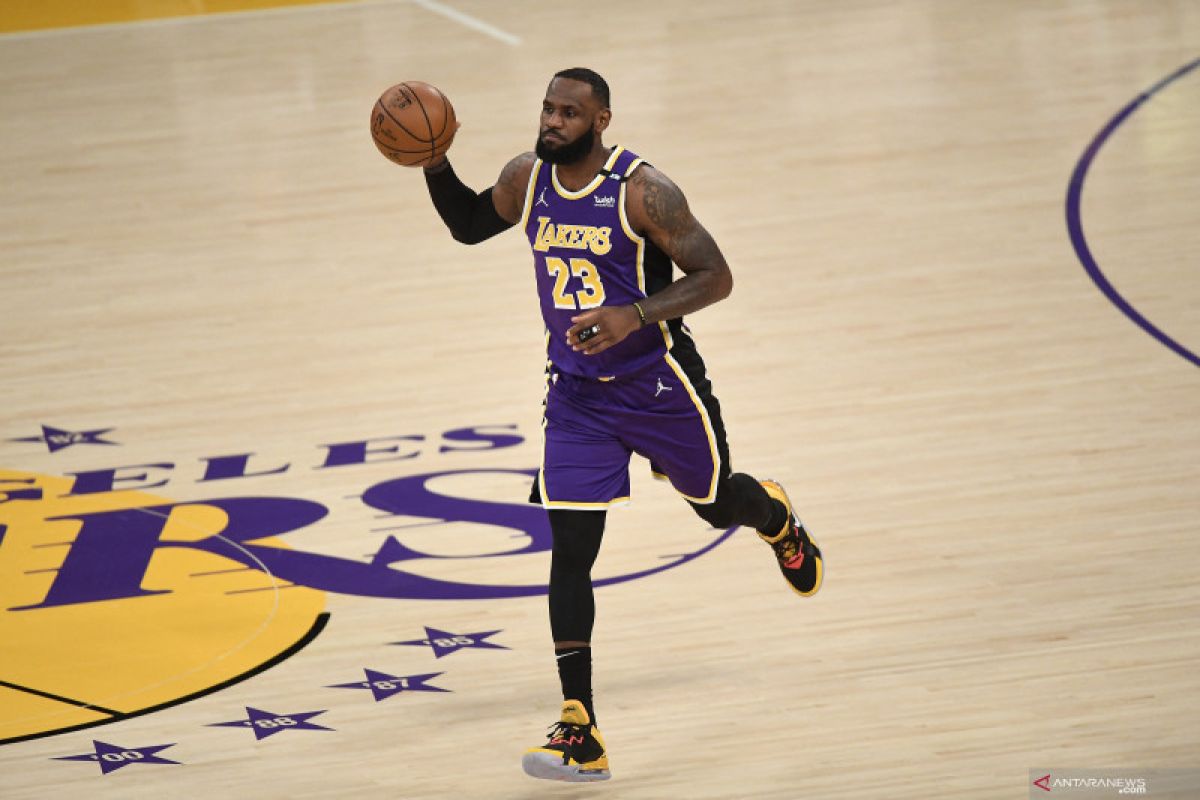 Lakers berharap LeBron James kembali bugar demi playoff NBA