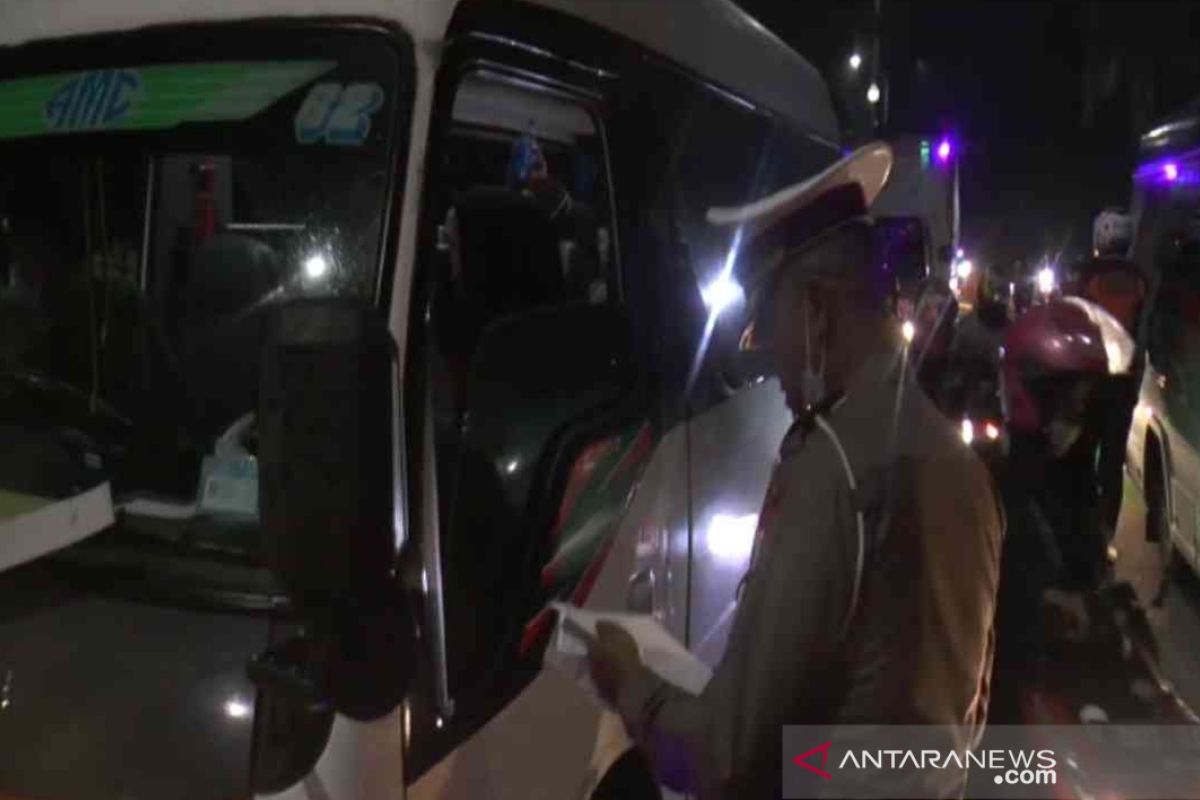 Hundreds of workers protest mobility restrictions on Cikampek tollroad