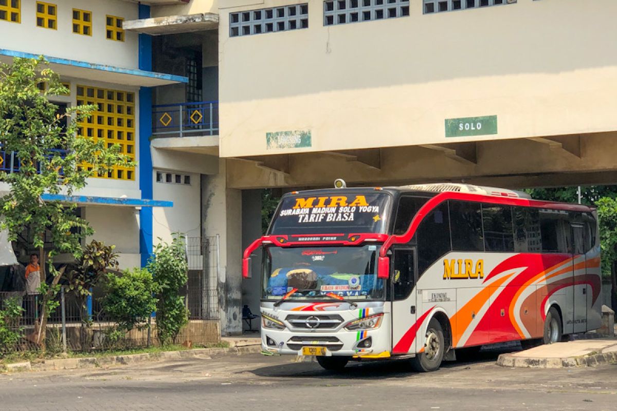 Bus tanpa stiker khusus "dihalau" dari Terminal Giwangan