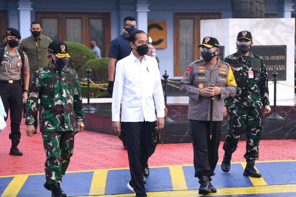 Presiden Joko Widodo bersama rombongan terbatas  ke Jawa Timur