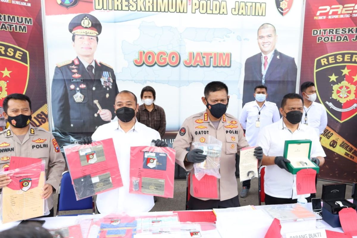 Polda Jatim bekuk residivis kasus penipuan tanah, tipu korban hingga Rp48 miliar