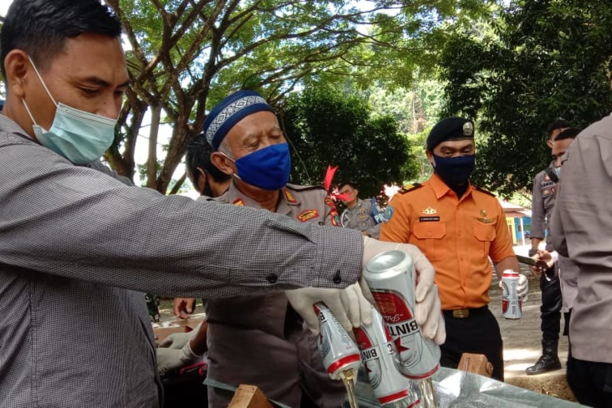 Polres Raja Ampat musnahkan ratusan minuman keras