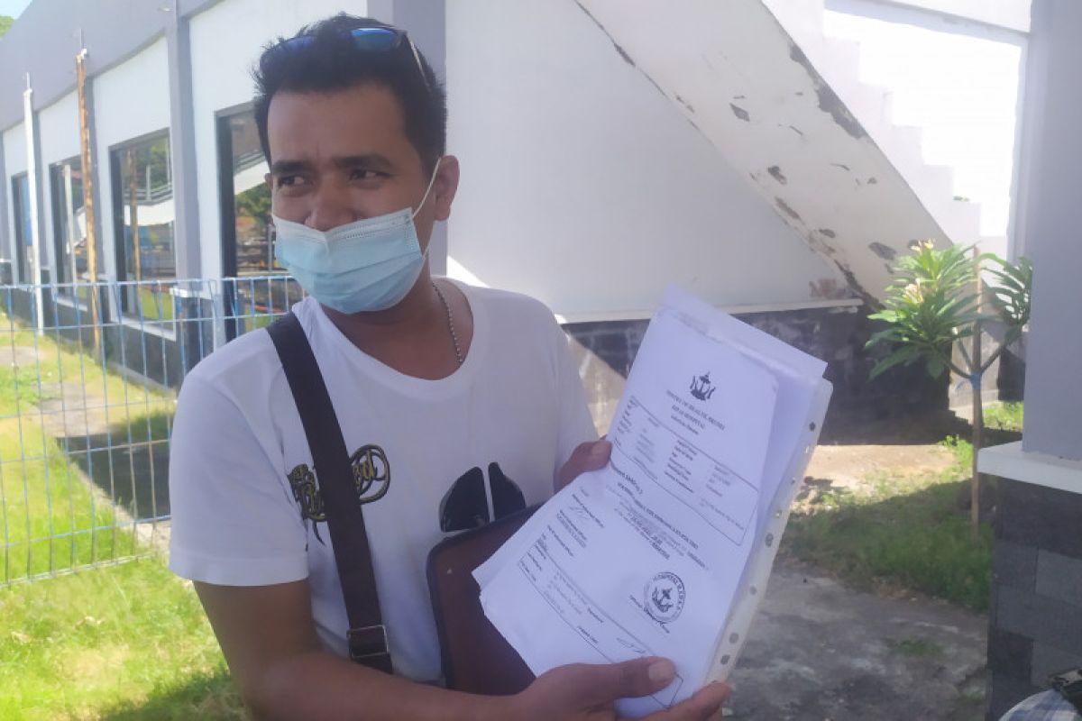 Belasan pekerja migran diizinkan menyeberang dari Padangbai ke Lombok