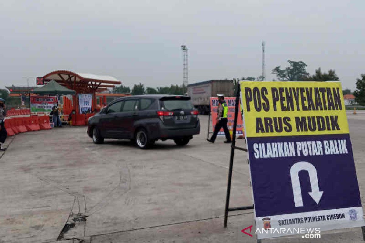 Polresta Cirebon putar balikkan 221 kendaraan pemudik ke daerah asal
