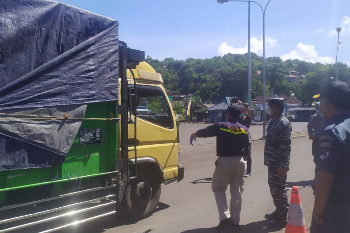 Larangan mudik, Satgas minta pemudik numpang truk di Padangbai untuk putar balik