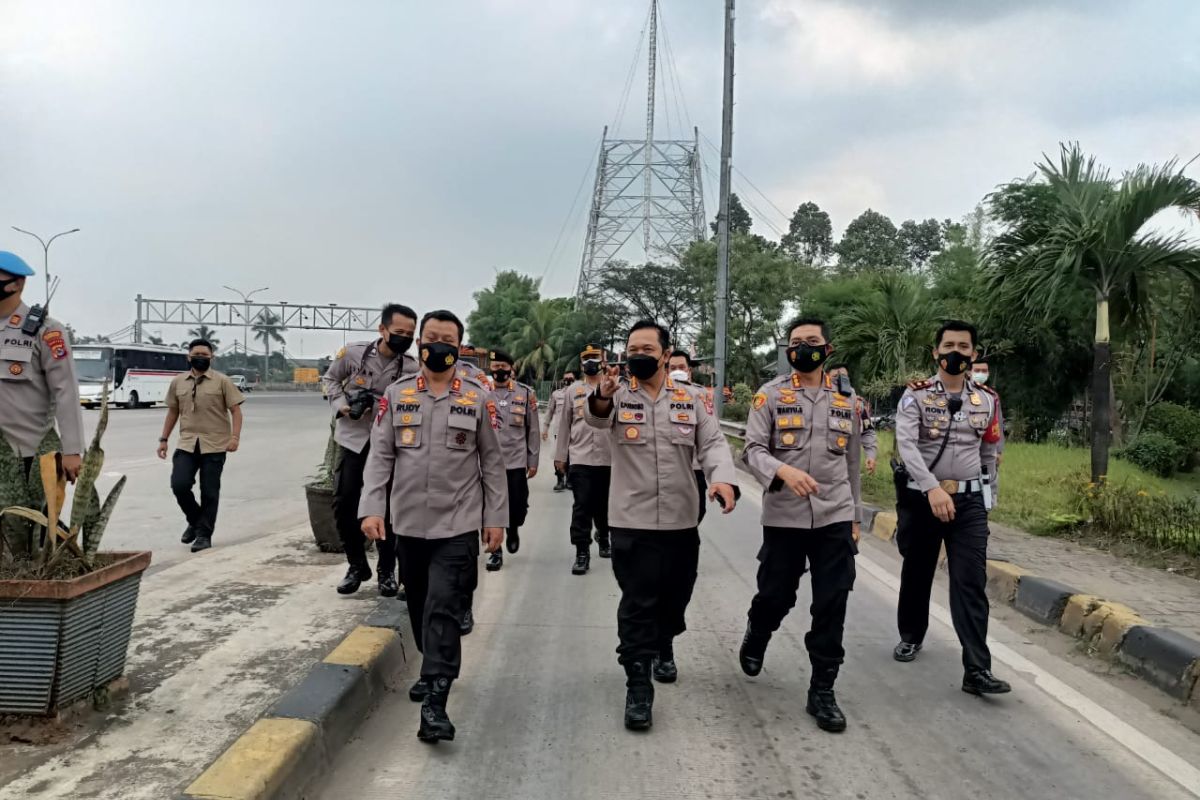 Kapolda Banten pastikan pasokan logistik Jawa-Sumatera lancar