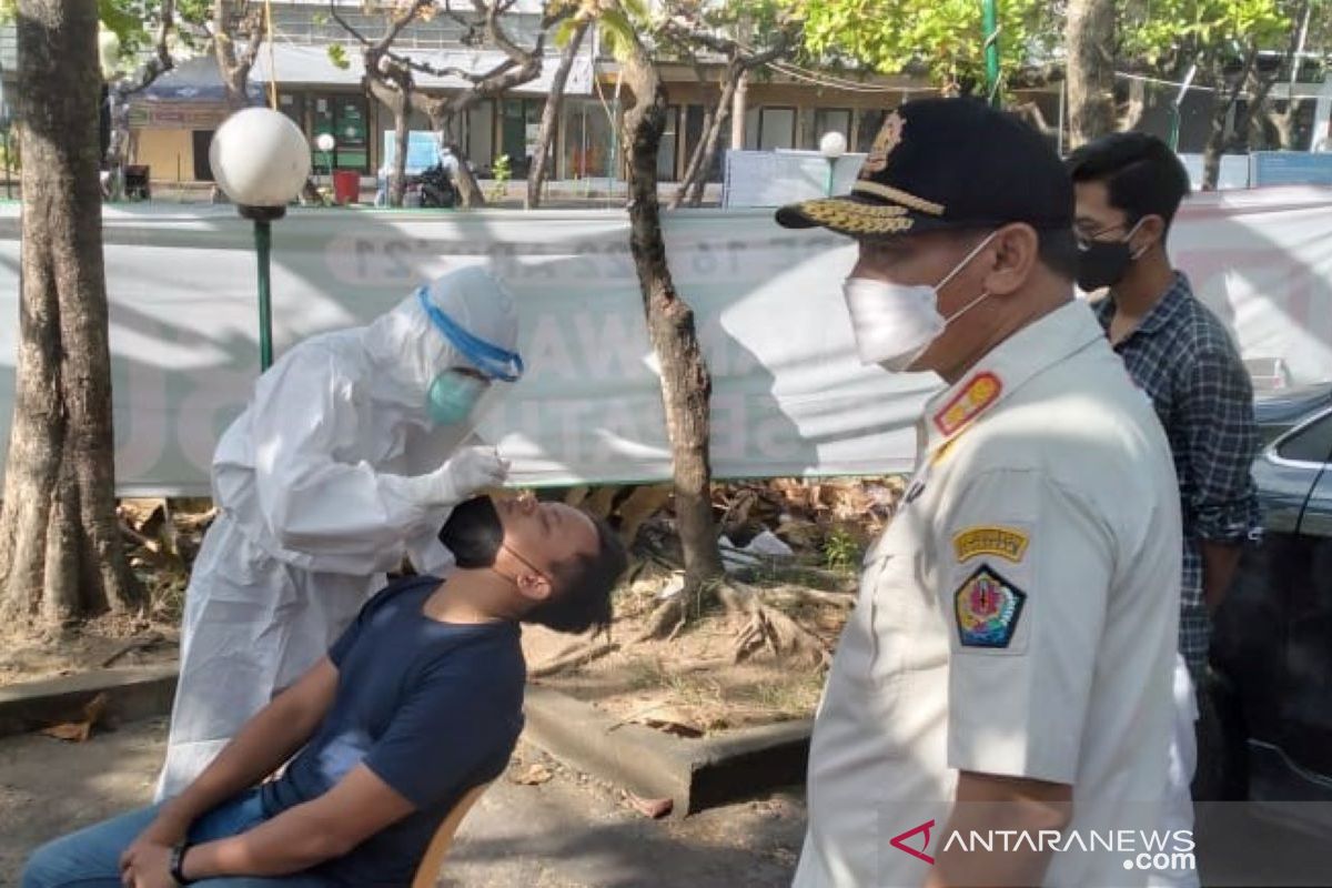 Tim Yustisi Denpasar lakukan tes usap antigen pada 11 pelanggar prokes