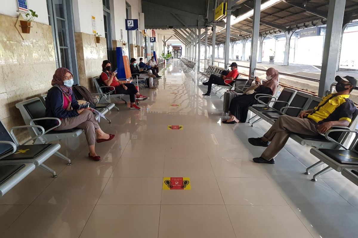 Penumpang KA di Stasiun Jember sepi saat pemberlakuan larangan mudik