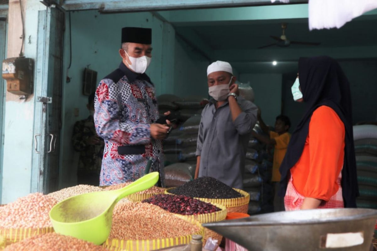 Wawali Kota Mataram mengingatkan masyarakat tidak "panic buying"