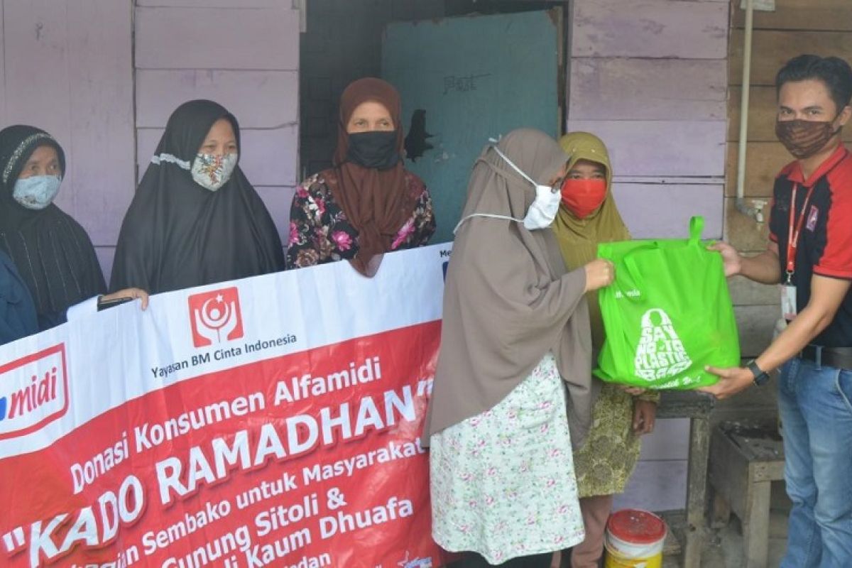Alfamidi bagikan paket sembako Kado Ramadhan di Nias