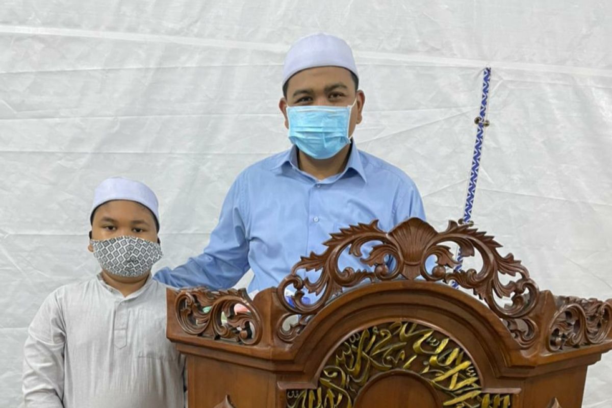 Duet manis di tenda masjid saat Ramadhan