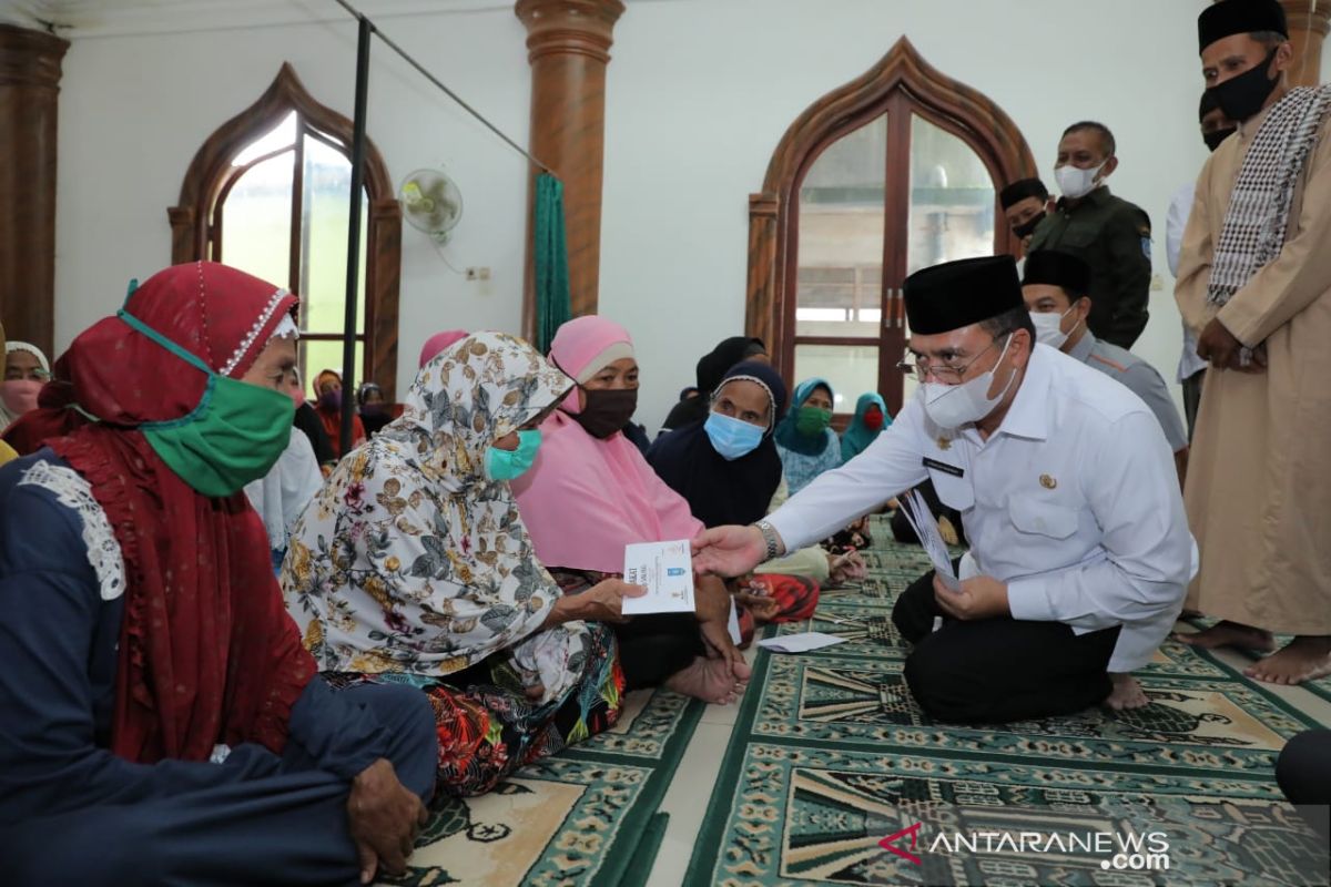 Cegah kerumunan, zakat ASN ke lansia-janda-yatim di Babel simbolis