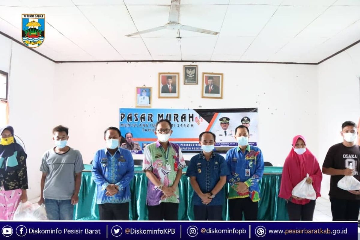 Bupati hadiri pasar murah di Kecamatan Pesisir Selatan