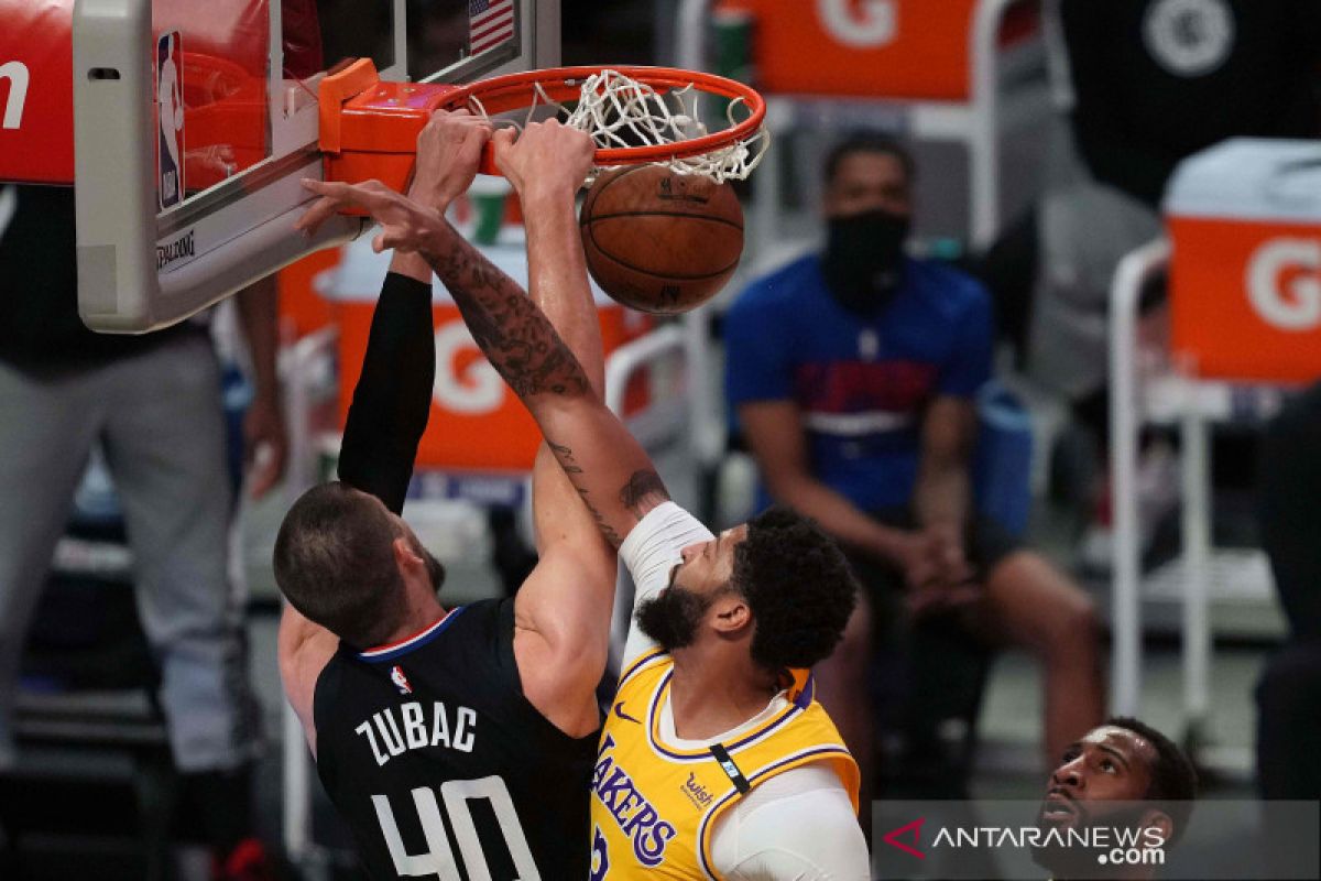 Clippers sapu bersih kemenangan atas Lakers  musim ini