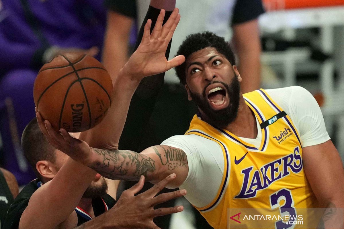 42 poin Anthony Davis bantu Lakers atasi Suns