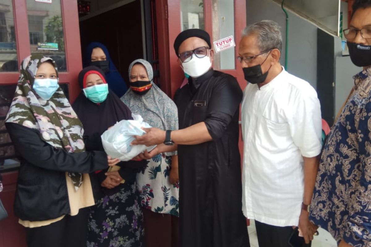 Ringankan beban masyarakat, PLN Aceh bagi bingkisan untuk  Anak Yatim dan Fakir Miskin
