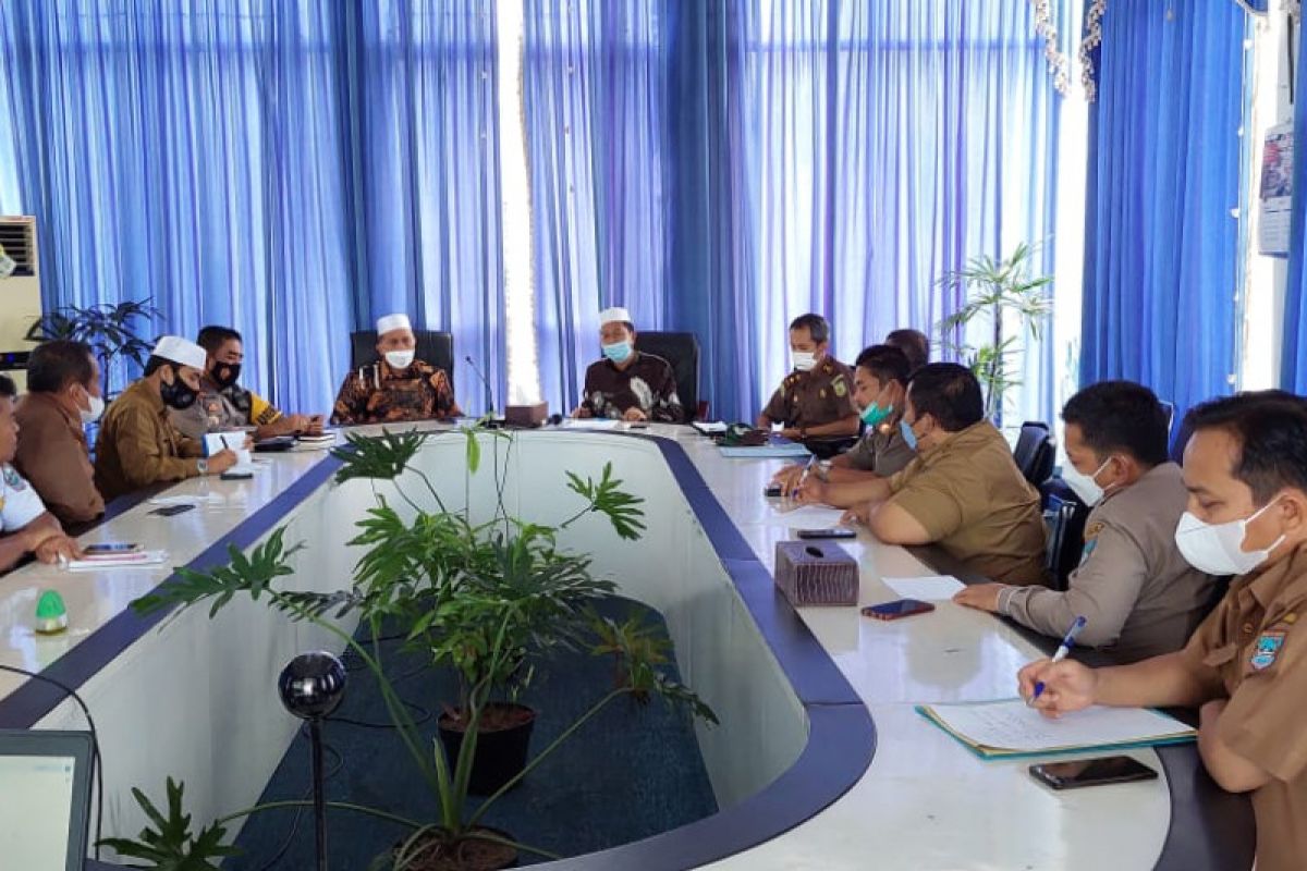 Pemkab Pasaman Barat larang shalat ied di lapangan, tapi di mesjid