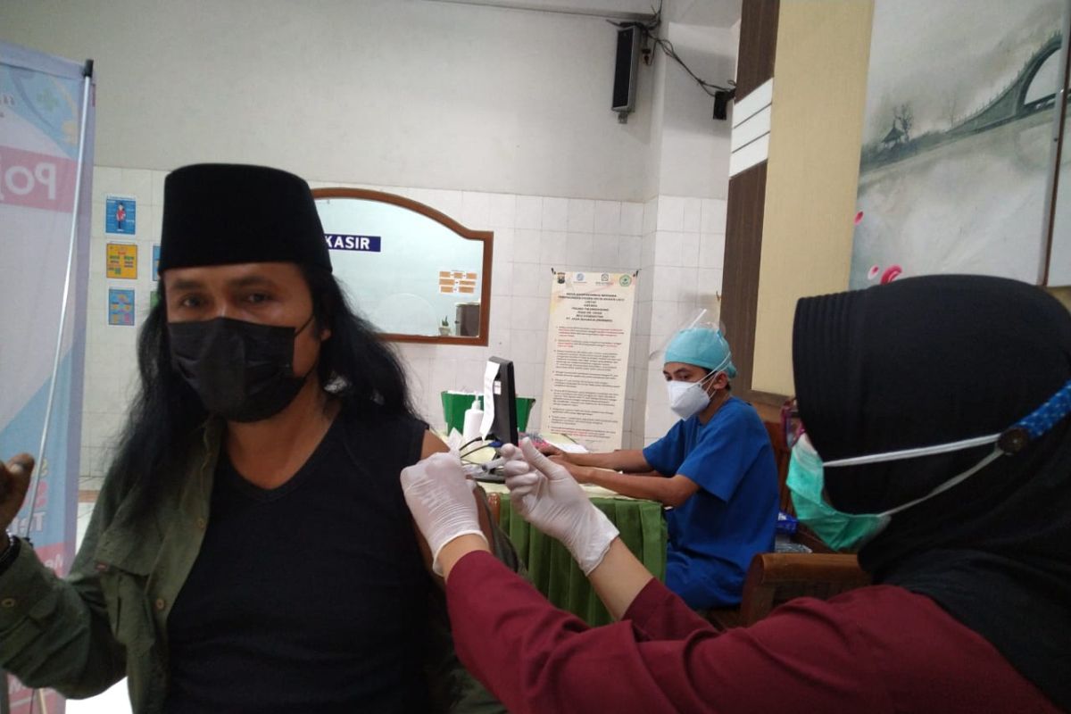 Ratusan pelaku wisata di Tulungagung jalani vaksinasi COVID-19