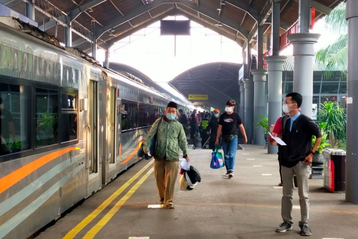 Jumlah penumpang KA di Daop 8 Surabaya turun drastis