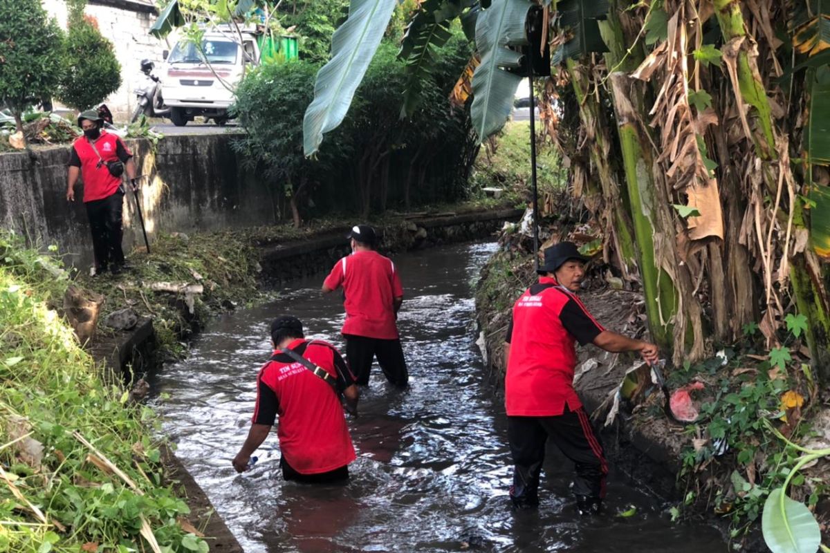 Pemkot Denpasar bersihkan sungai cegah banjir