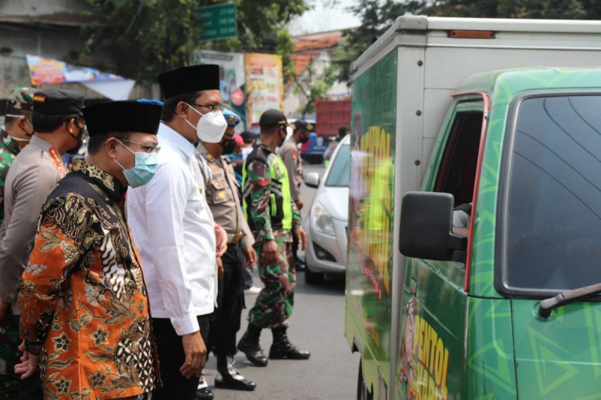 Puluhan kendaraan luar Sidoarjo terpaksa putar balik saat penyekatan