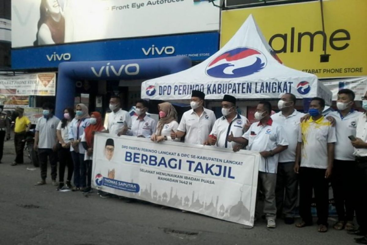 Perindo Langkat Berbagi 2.000 takjil di Stabat