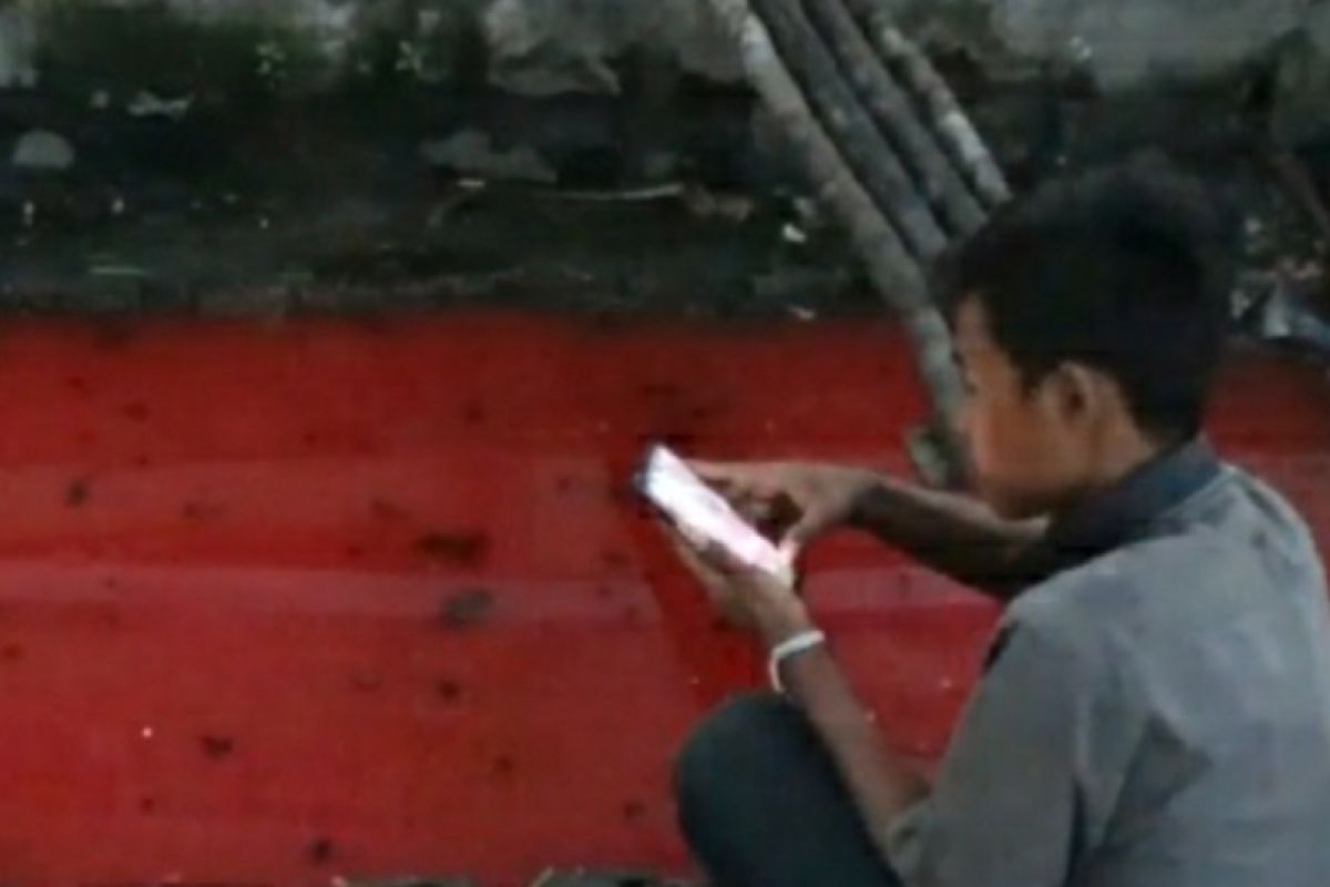 DLH Kota Pontianak investigasi penyebab air warna merah di parit