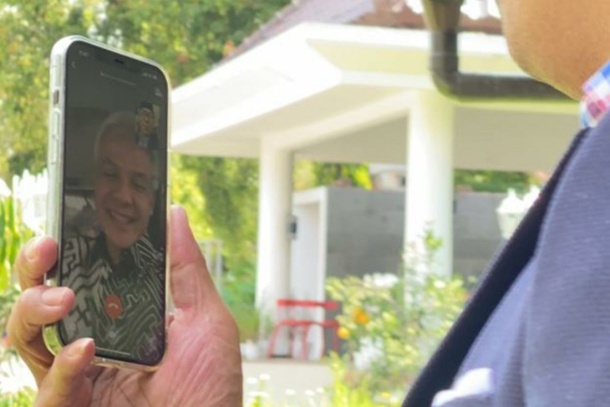 Ridwan Kamil-Ganjar Pranowo video call bahas Masjid Raya Banyumas