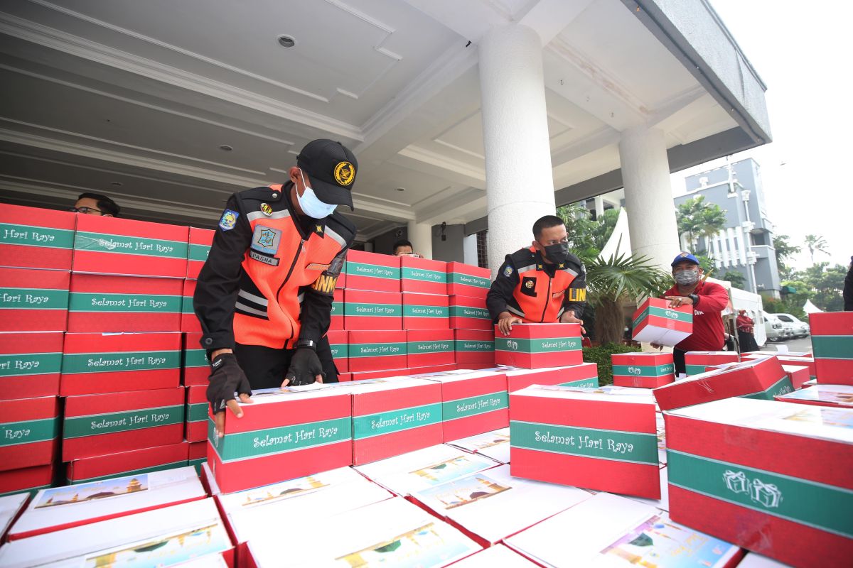 Seniman terdampak COVID-19 di Surabaya dapat bantuan ratuasan paket sembako