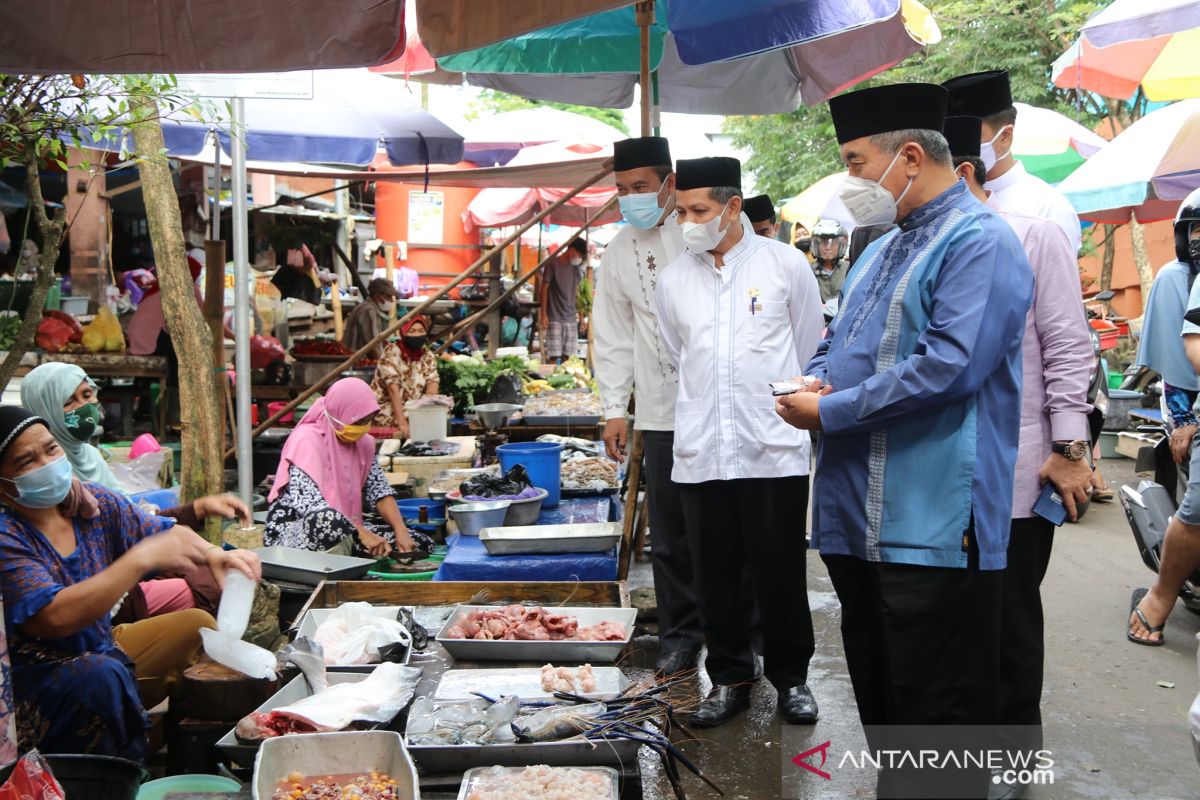 Ketersediaan bahan pokok HSS terpantau cukup dan harga stabil