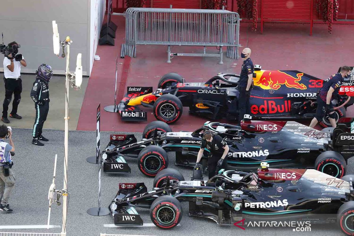 Formula 1: Hamilton kalahkan Verstappen untuk raih pole ke-100 di Catalunya