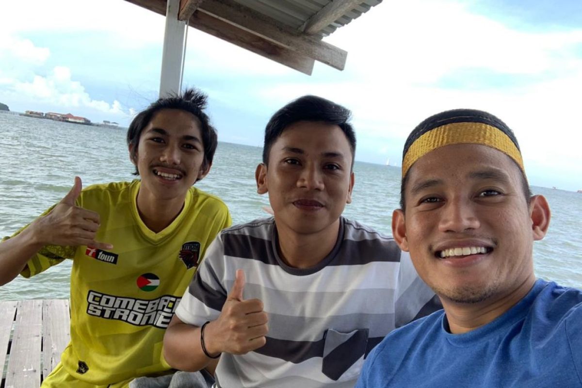 Bek PSS Derry Rachman isi libur Ramadhan dengan memancing